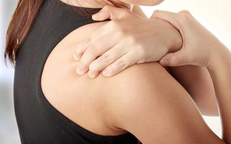 bolest pod lopatkou ze zad